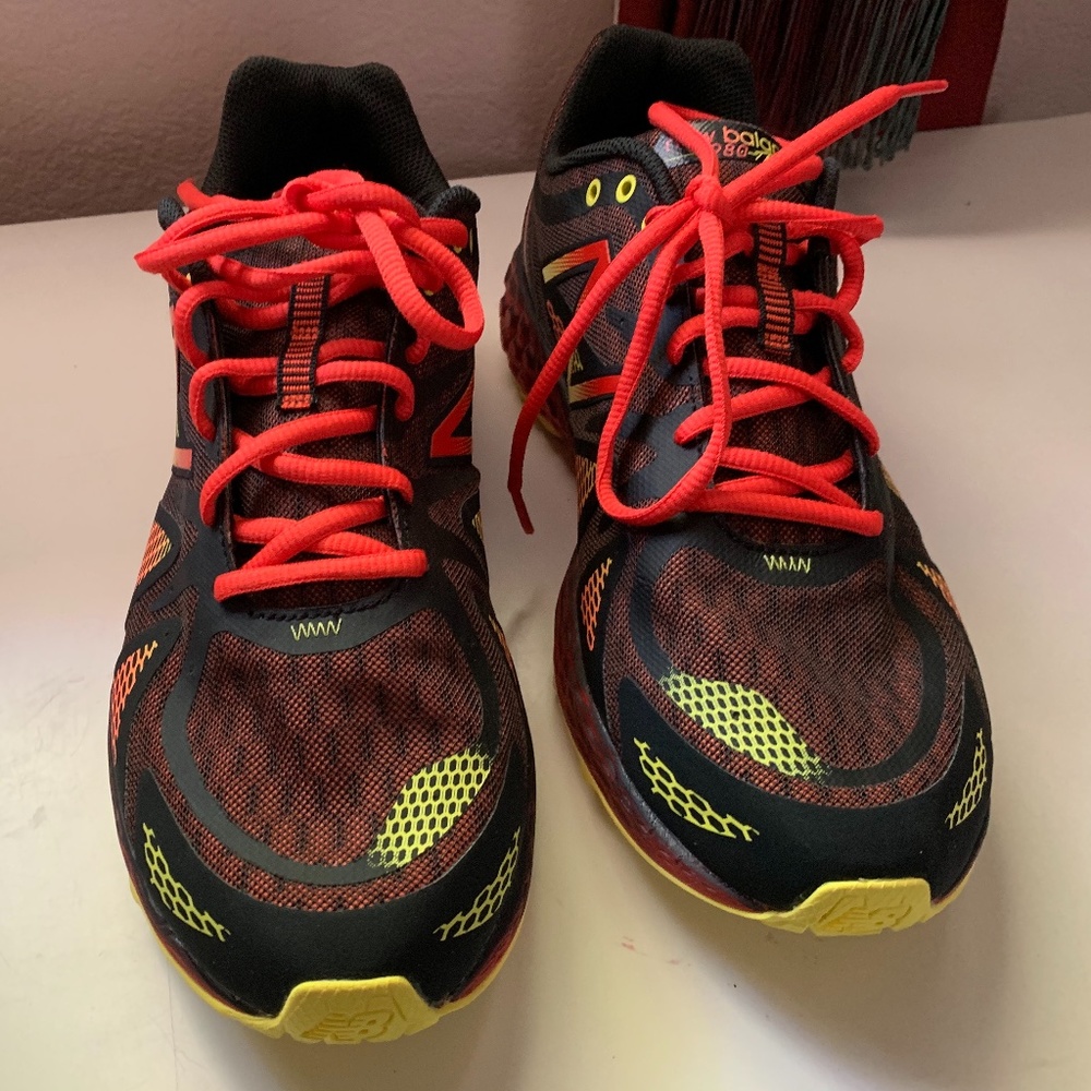 New balance men’s or women athletic shoes